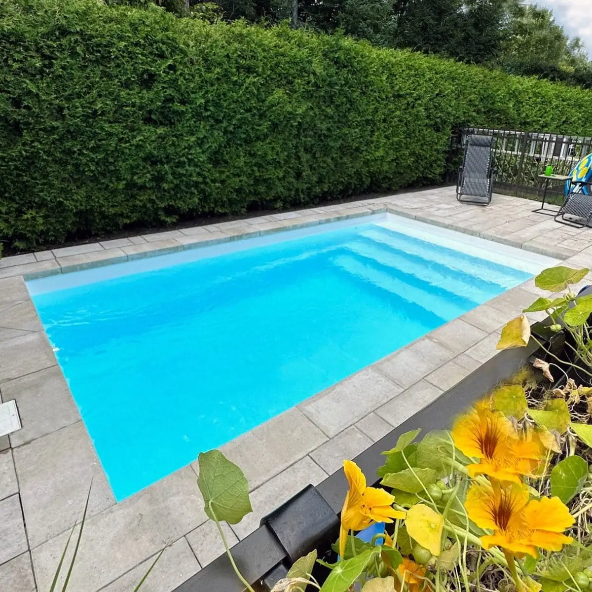 Piscine creusée en fibre de verre dans la cour | Piscines Nautika