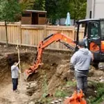 Installation de piscine creusée en fibre de verre dans la cour | Piscines Nautika